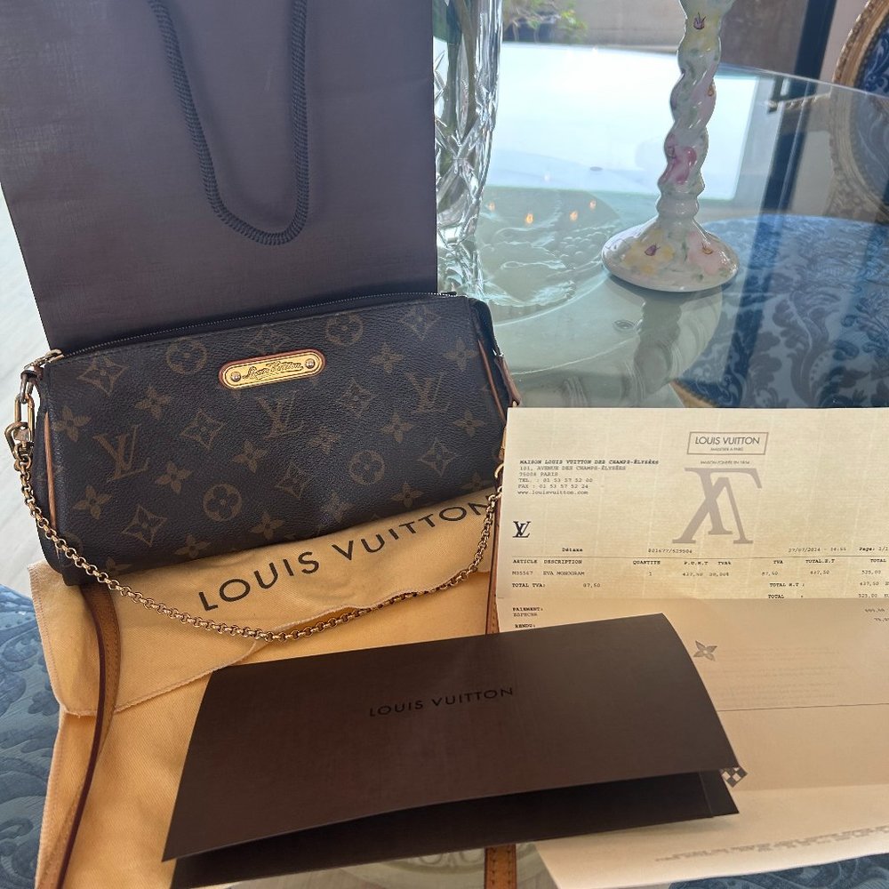 Louis Vuitton Pochette With Chain  . Like New Condition